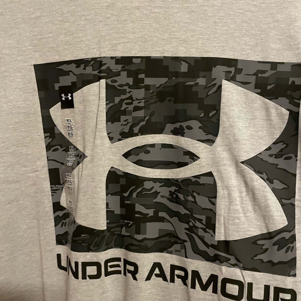 Men’s Under Armor shirt